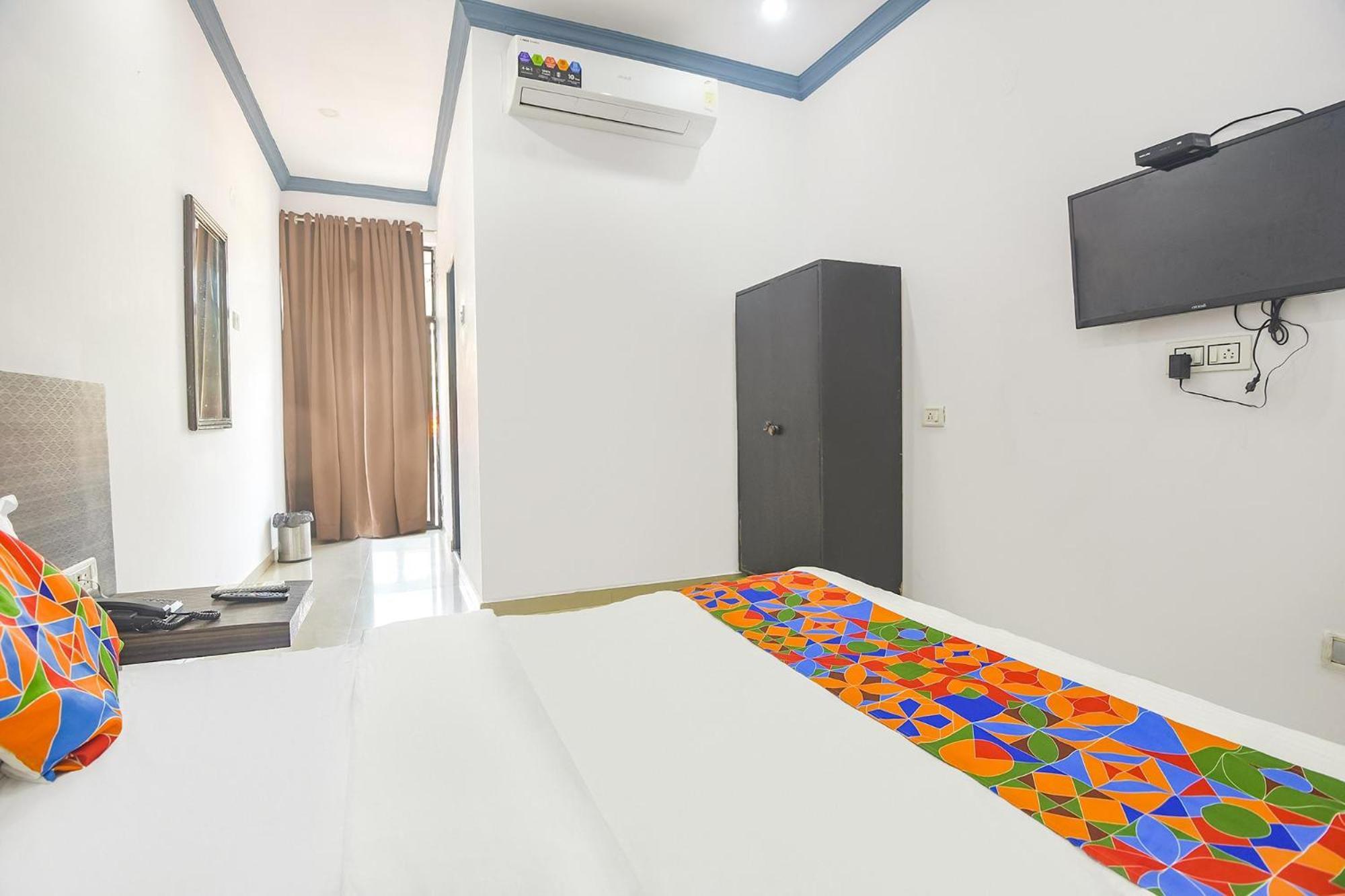 Neo Calangute Beach Resort Exterior foto