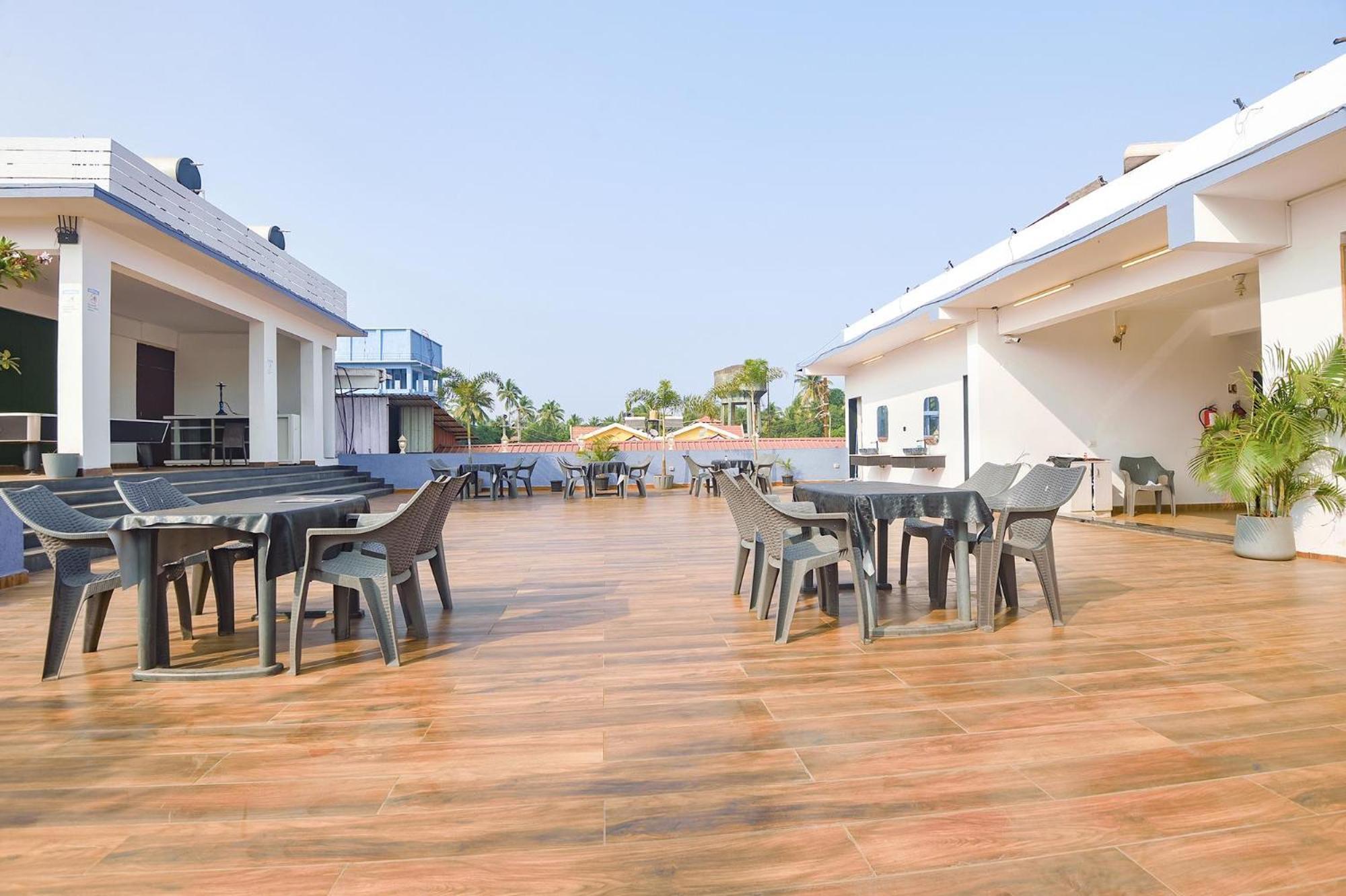 Neo Calangute Beach Resort Exterior foto