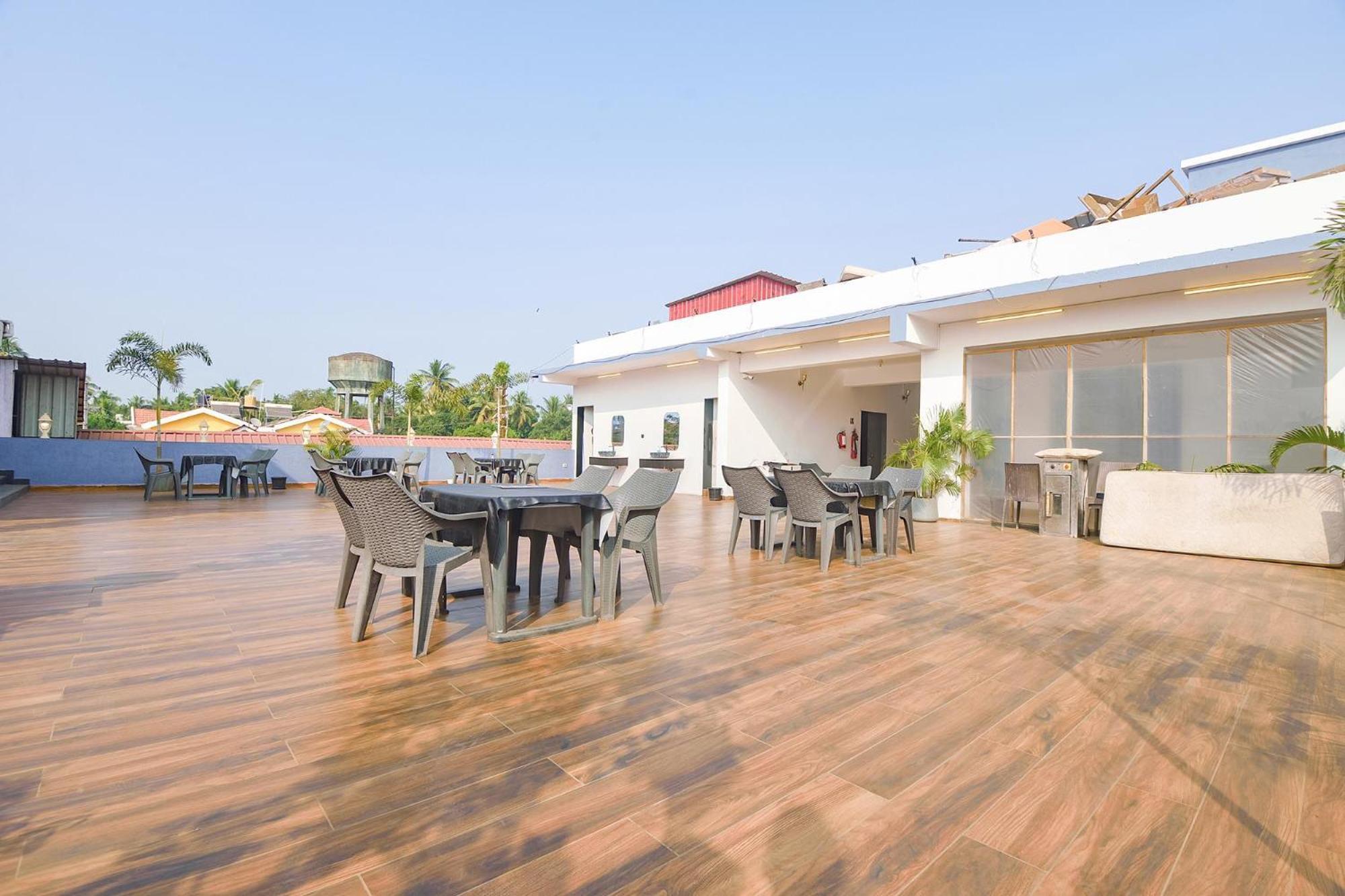 Neo Calangute Beach Resort Exterior foto