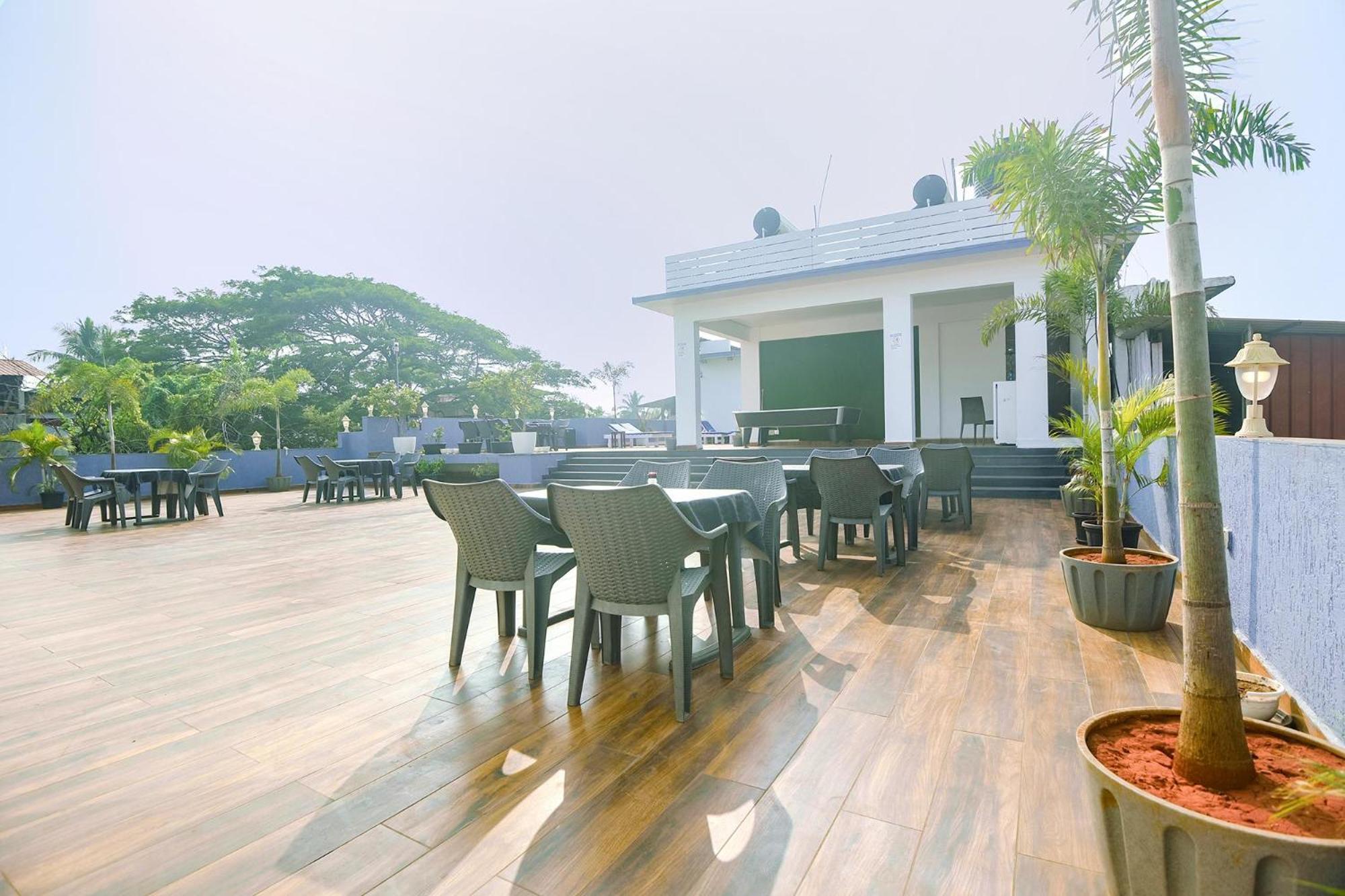 Neo Calangute Beach Resort Exterior foto